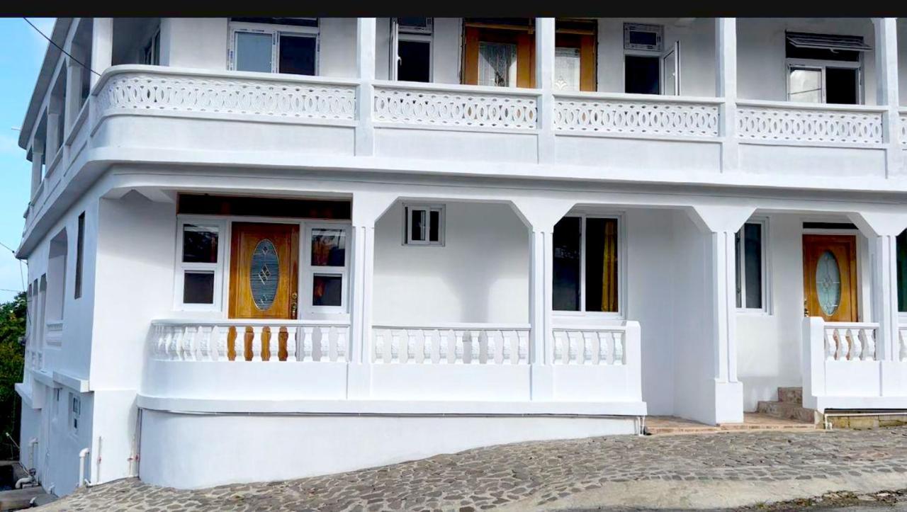 The Golden Inn Marigot Extérieur photo